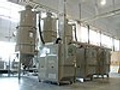 Conair製造及行銷的產品種類超過450種，從原料輸送設備、除溼乾燥系統、計量混合系統、冰水／模溫控制器