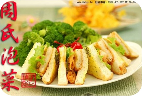 特製風味小菜不但能單吃以外，更能變化搭配料理。採用四季時蔬，開發素材特色，提高醃漬品的附加價值