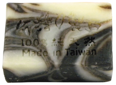 紫草手皂-用法:於手上加水搓揉起泡,用於臉部、身體清潔,適用於敏感性肌膚,洗後感覺清爽、容易沖洗。成份:椰子油、橄欖油、棕櫚油、澳洲胡桃油、玫瑰果油、紫草