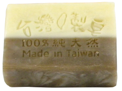 諾麗手皂-用法:於手上加水搓揉起泡,用於臉部、身體清潔,適用於敏感性肌膚,洗後感覺清爽、容易沖洗。成份:椰子油、橄欖油、棕櫚油、玫瑰果油、薄荷、諾麗