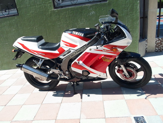 山葉FZR150