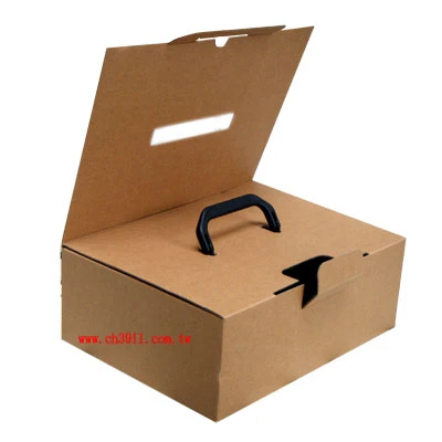 包裝盒本身可隨手提，不需要再使用手提袋。盒型結構也可堆疊，方便運送。
