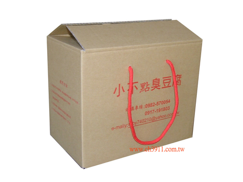 包裝盒本身可隨手提,不需要再使用手提袋。盒型結構也可堆疊,方便運送。