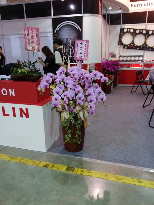 台北花店 傳情花束,節慶花禮,網路訂花,專業會場佈置,開幕盆景台北世貿展蘭花盆景