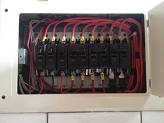 老舊電源箱無熔絲開