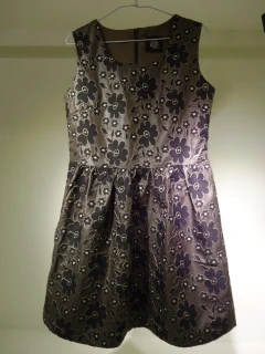 圓形領花朵刺繡背心洋裝