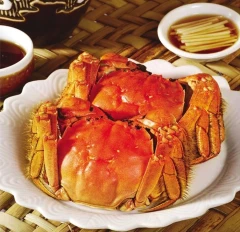 以大閘蟹、龍蝦、帝王蟹、黃金蟹、處女蟳、沙公沙母、鮮活紅蟳等~水產及冷凍海鮮為主