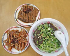 吃香喝辣小吃店