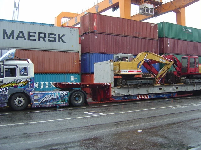貨櫃拖車 20多年經驗的貨櫃托運公司,貨櫃運送：各港口托運結