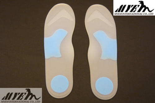 Softer comfort areas at the pressure points of the foot for therapy, comfort, pr