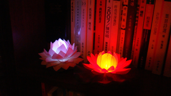 暢銷日本的led七彩蓮花燈(絹布)上市