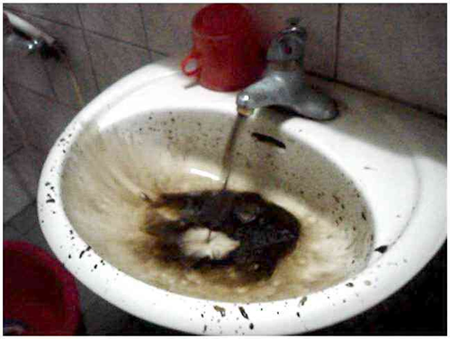 水管清洗後的髒污