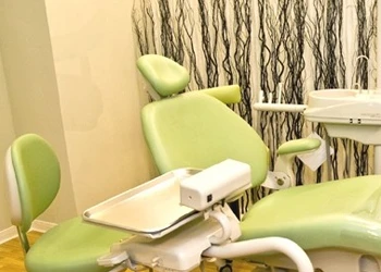 威創牙醫診所提供了人工植牙,假牙,矯正,牙周病等專業服務！