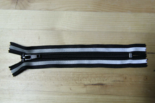 反光拉鍊GLISTEN ZIPPER 依拉鍊公會色表 Specialized in dyeing to match for colors