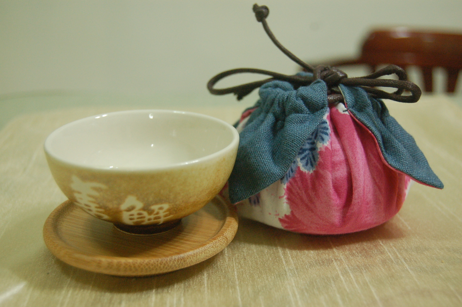 手工陶藝杯+竹製杯墊+手工福袋=貼心用心的精緻禮物
