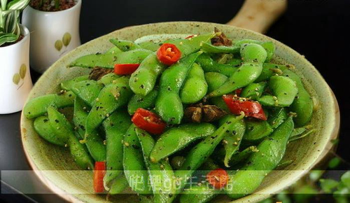 當新鮮毛豆莢碰上黑胡椒跟八角竟然是如此的美味