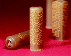 如意牛角臍帶印鑑-天然材質,如玉般色澤自然優美,質地堅實,適合篆刻製成各式印鑑,製作成臍帶開運章更是實用也是招財吉祥物。