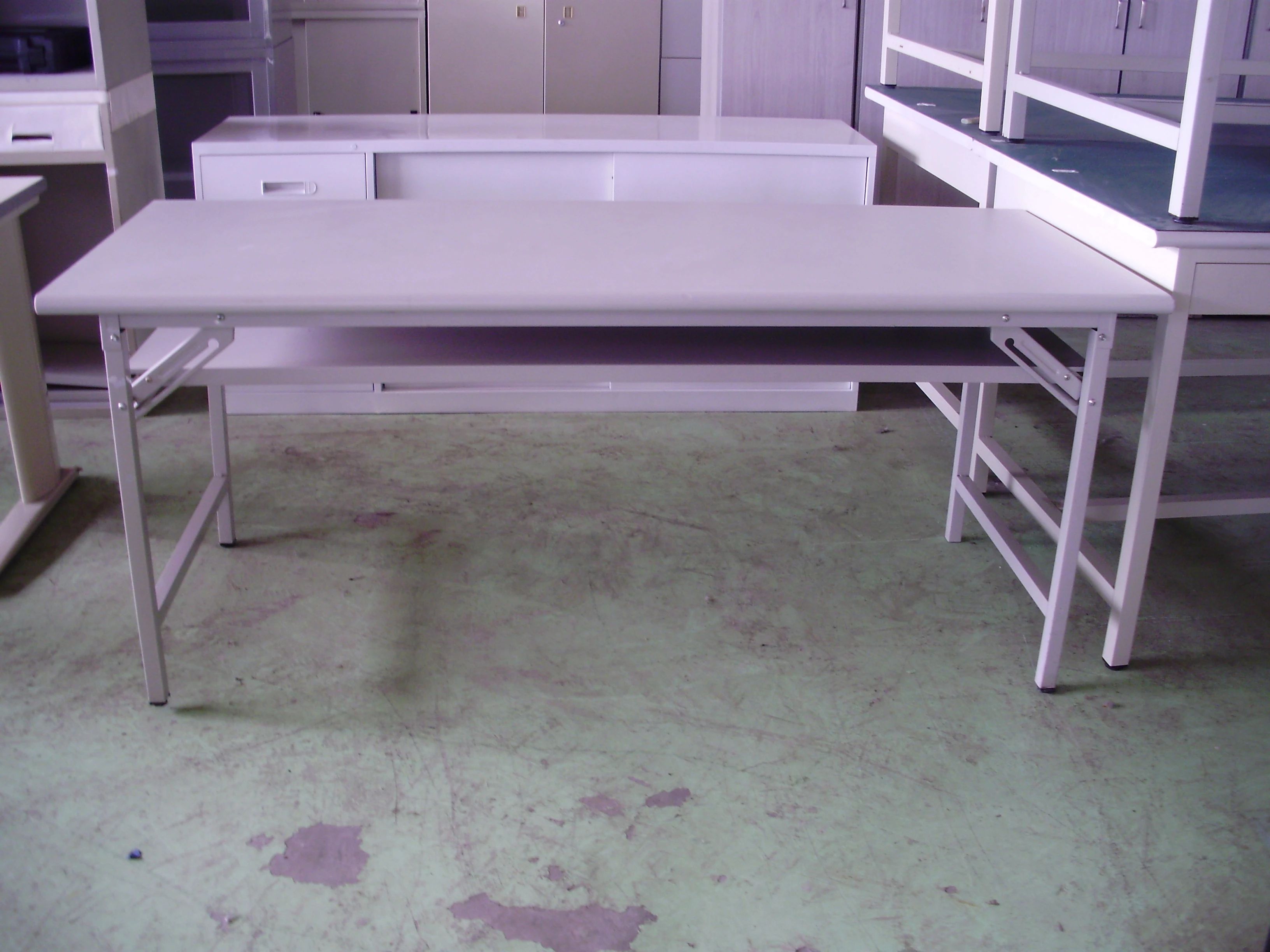 辦公室:屏風桌椅櫃專業回收(含施工拆除)