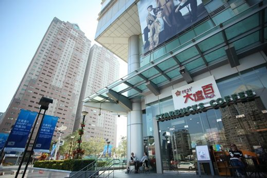 [高雄住宿網] 推薦高雄住宿高雄住宿優惠資訊85大樓民宿旁!