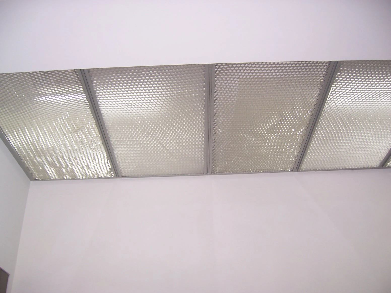 生產鋁蜂巢芯和鋁蜂巢複合板