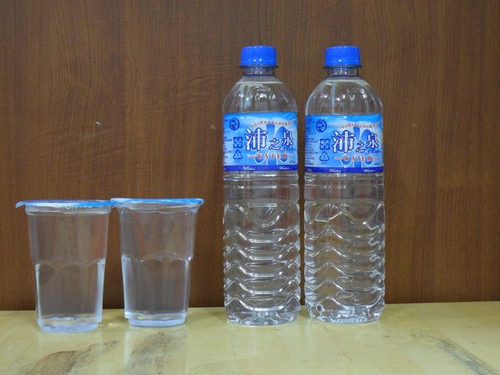 杯水.礦泉水