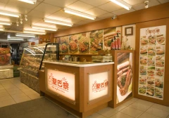 新店北宜路50年知名老字號聖巴黎焦糖滷味、旺來賺、焦糖沙琪瑪和焦糖煉乳牛軋糖擁有產品和商標兩項專利及榮獲行政院經濟部台灣美食伴手禮特優獎、農委會鴨香寶人氣王、客