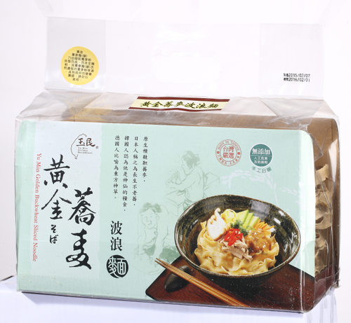 蕎麥麵比白麵的熱量低、營養價值高,波浪的口感有嚼勁