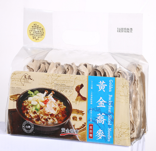 蕎麥麵比白麵的熱量低、營養價值高,波浪的口感有嚼勁