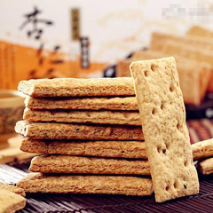 杏仁的香氣,撲鼻而來,下午茶的小確幸