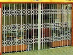 伸縮鐵門