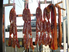 本品同時亦能製作香腸與鹹豬肉