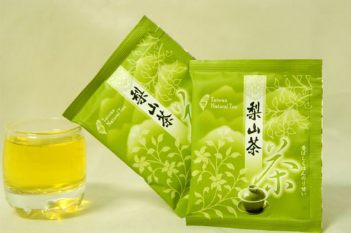 高山茶氣清香，色澤金黃明亮，味蕾甘醇，順口不澀膩