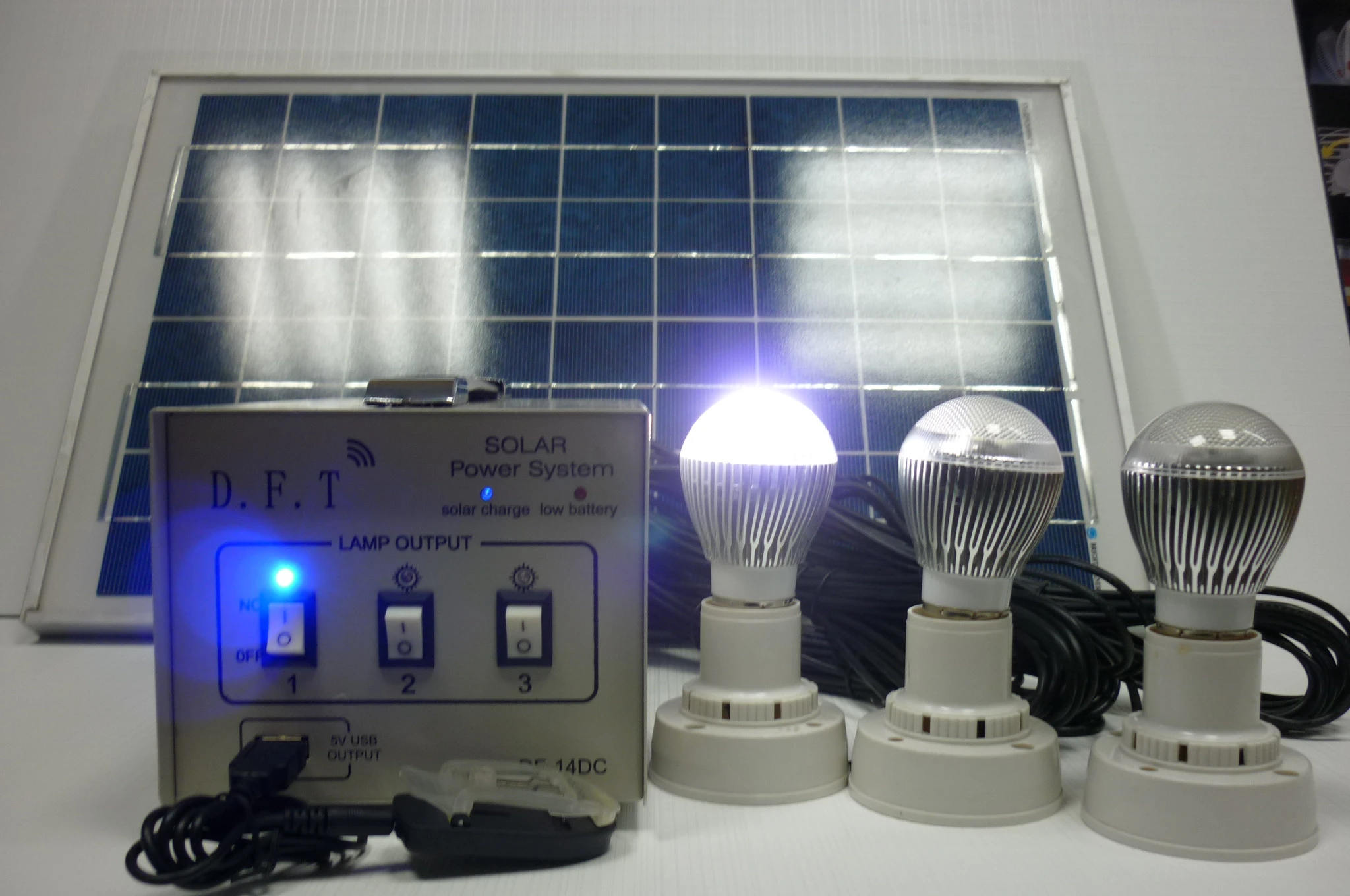小型太陽能家用或緊急使用照明系統