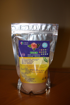 以上為草本玫瑰沐浴乳,每包為500ml