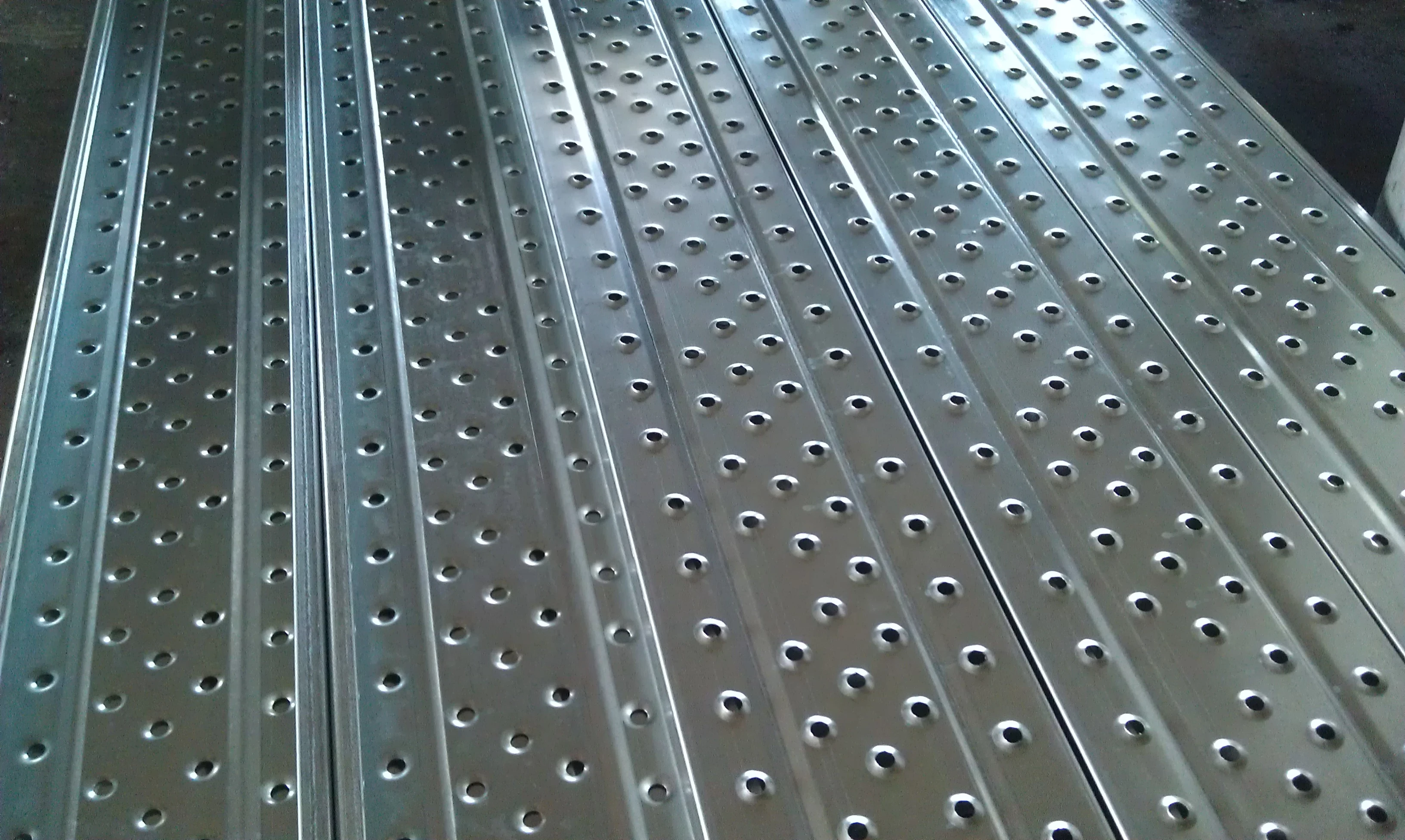 豪營鋼鐵五金行-CNC切割各式厚薄鐵板加工