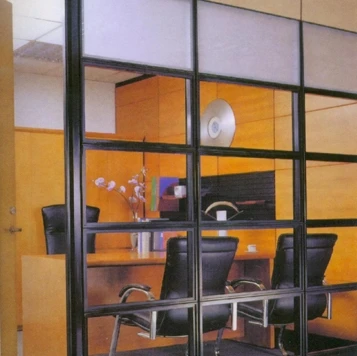 黑框玻璃辦公家具隔間