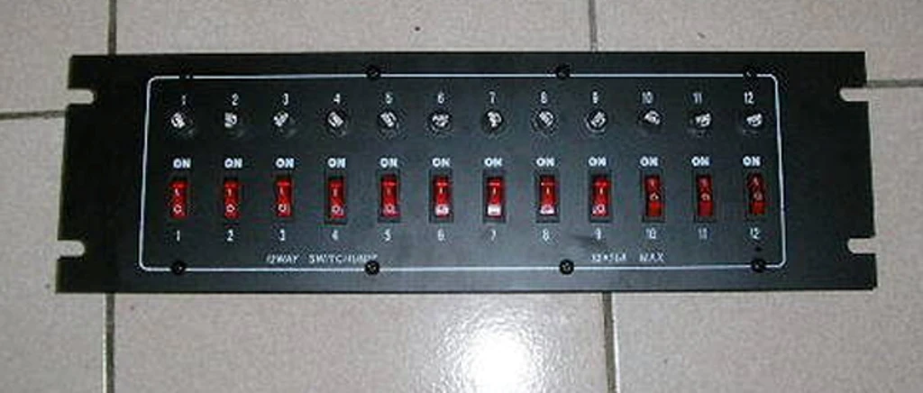 12迴路燈光控制器