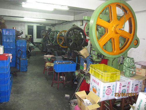 炤昌企業自民國70幾年公司成立,從生產培林到螺絲帽,逐漸走向汽機車零組件。