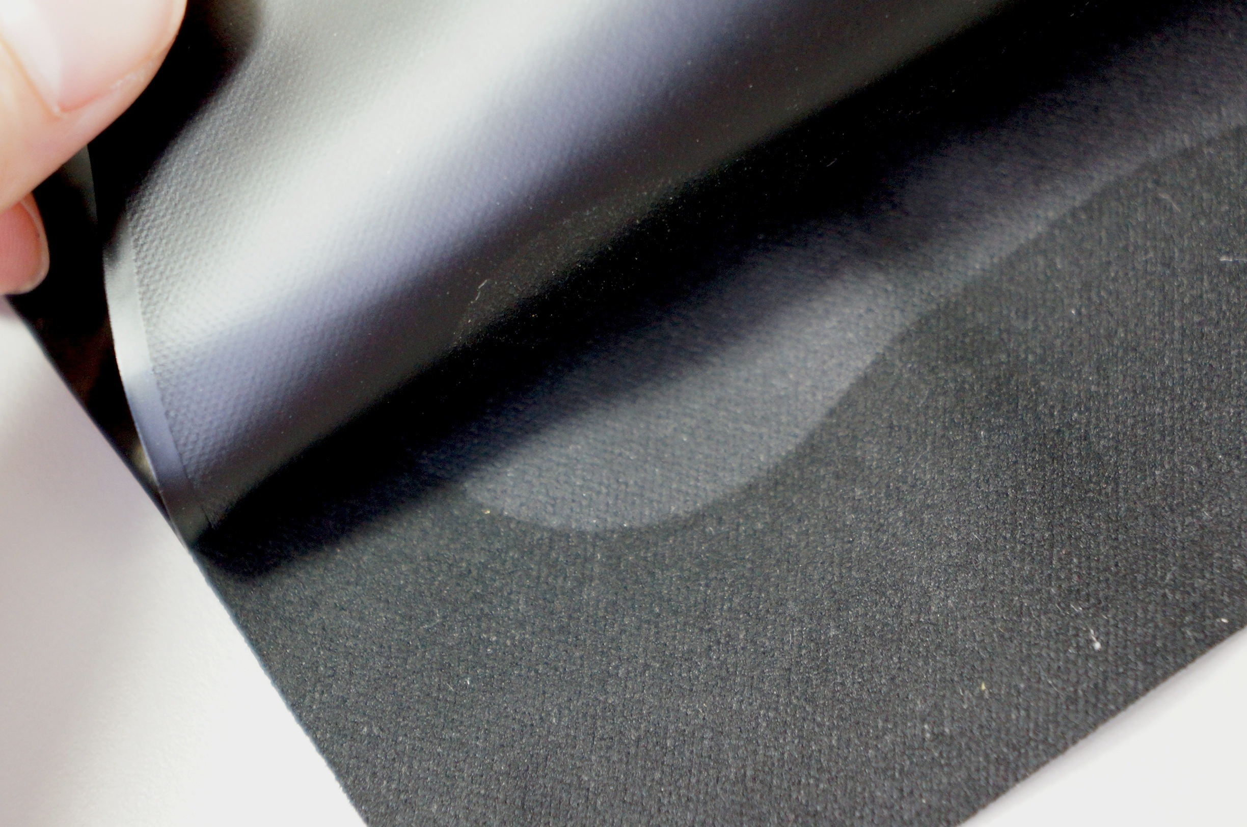 可黏合在超纖不織布上  It can be adhered onto microfiber with non-woven fabric.
