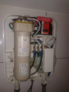 電熱器維修 儲熱型 瞬間型 服務專線:陳斯維 LIND ID:0930411643