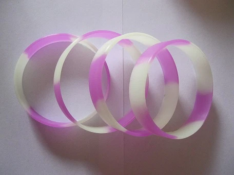 夜光段色手環:紫色:特色:呈現有兩種顏色