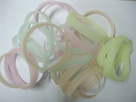 夜光手環:流行手環，多樣顏色