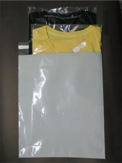 可裝衣服、書本....等。