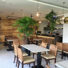 寬敞明亮的用餐空間