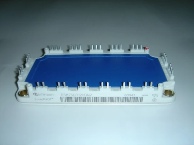 IGBT（絕緣閘極電晶體）。 電晶體模組
