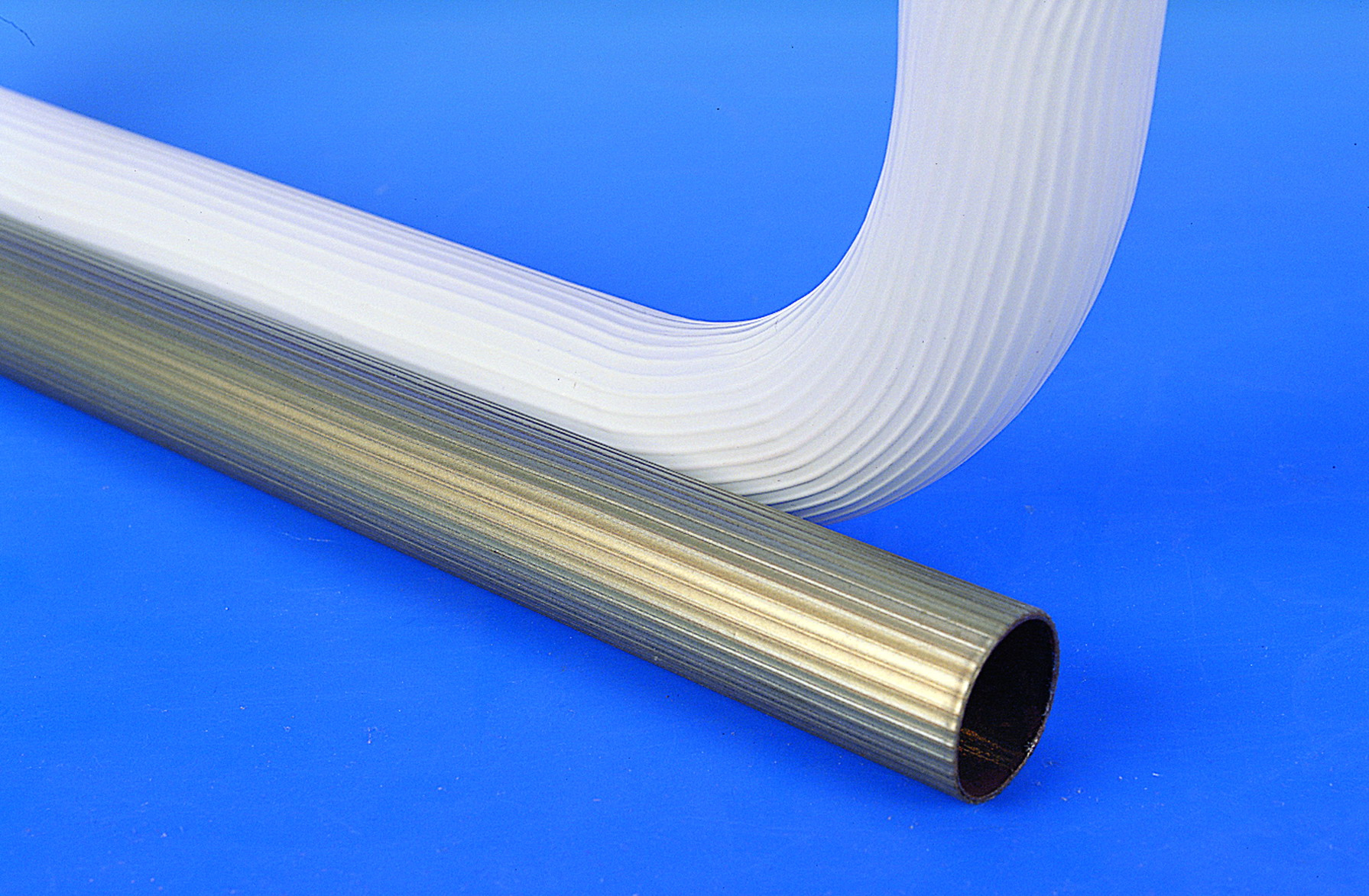 包覆在鋼管、鋁管...等，立體條紋可使產品防滑