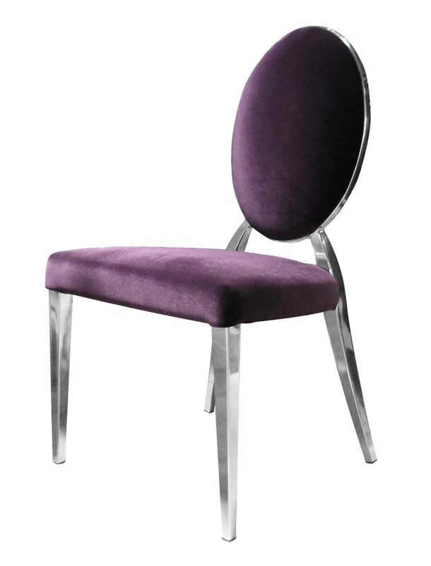 古典的椅型，使用極光亮的不鏽鋼去生產製造，讓古典家具晉升為現代家具