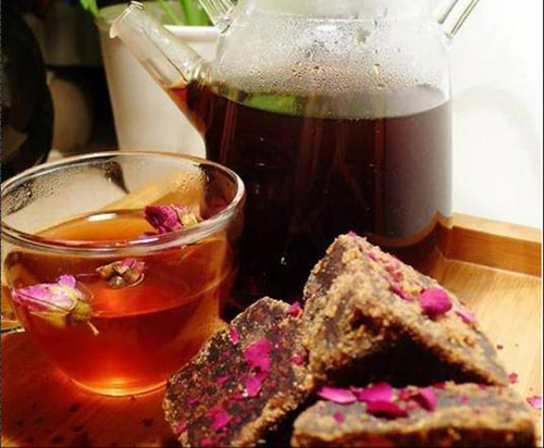 薑母茶、黑糖牛蒡 、 玫瑰四物 、 紅棗桂圓、純食材熬,皆經檢驗合格