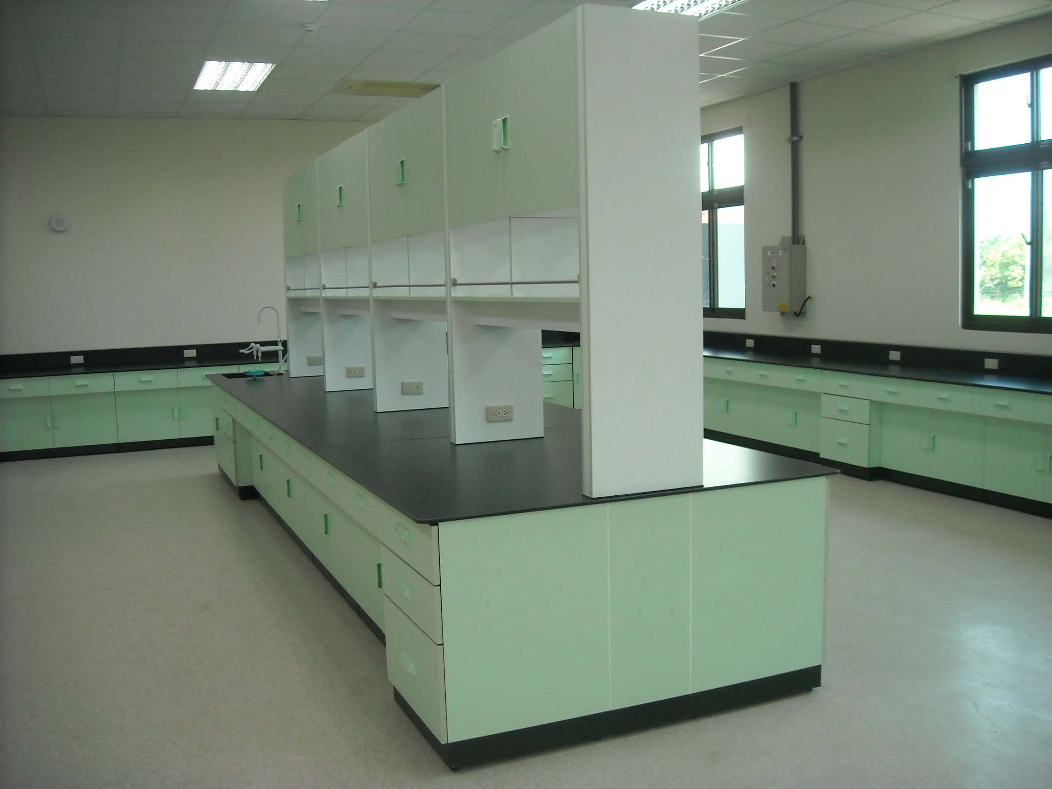 實驗室設備桌子櫃子