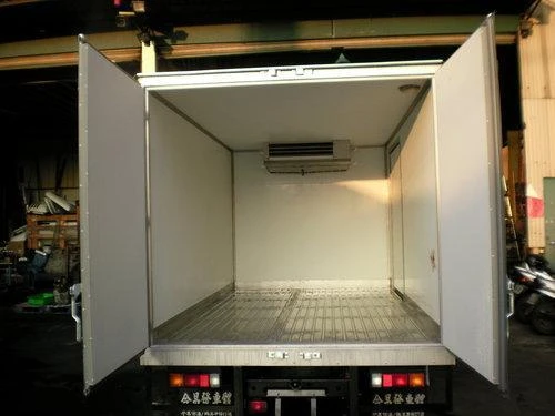 3.5噸冷藏冷凍車廂內空間